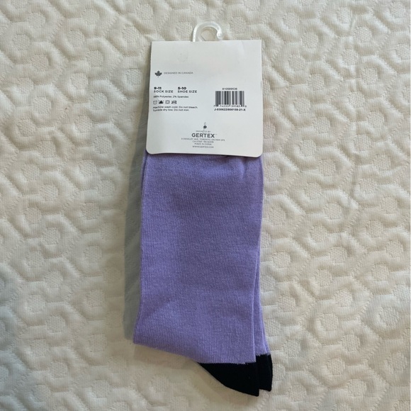 “Love at First Bite” Women’s Socks Shoe Size 5-10 Purple  Halloween Vampire Lips - Picture 3 of 4